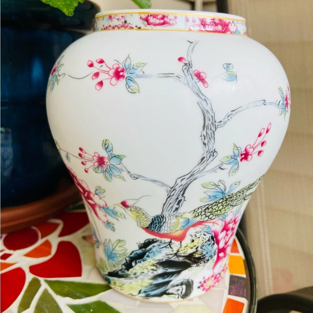 NWT Hand Painted Urn/Vessel Featuring Pheasants,Flowers,Foliage,Detailed Designs - Picture 12 of 16